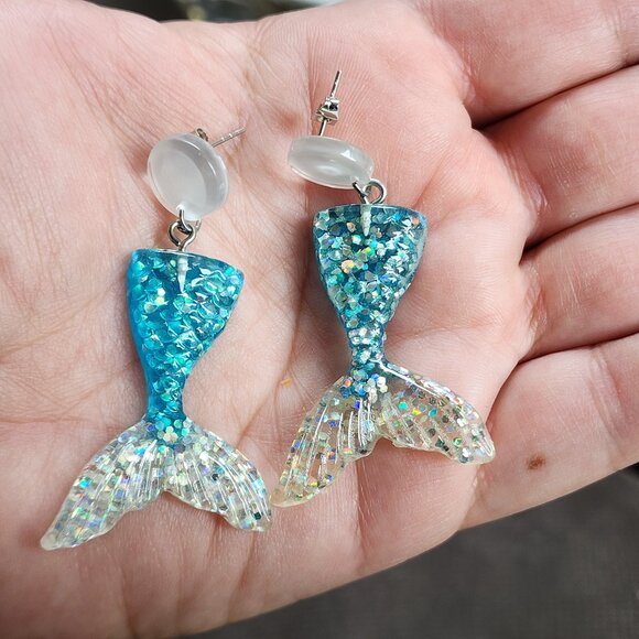 NWT Claire's Glitter Mermaid Tail Earrings - Picture 7 of 10